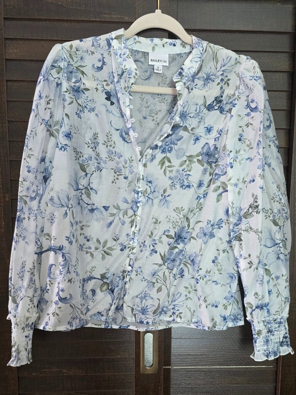Bailey 44 Floral Printed Lyocell Blouse Blue White Smocked Cuff Sz S (NWOT)